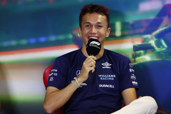 F1 Fans React To Alex Albon Trolling Alpine And Oscar Piastri In Announcement For New Williams Contract